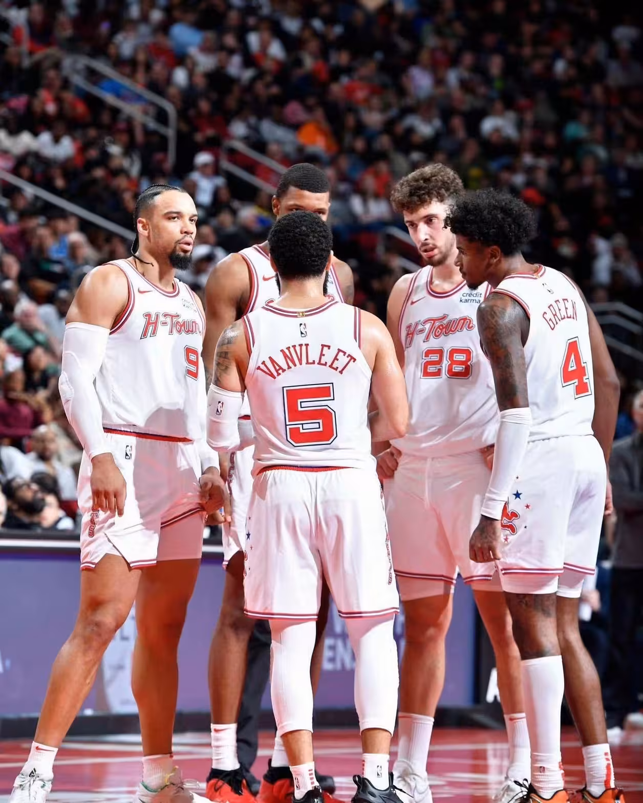 天博娱乐赛地聚焦：荷甲赛前热度飙升；菲尼克斯太阳回应争议；目标明确；阵容厚度经受考验的简单介绍